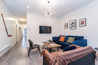 4006 Rue Hochelaga in Montréal, QC - Building Photo - Building Photo