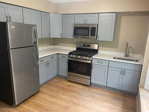 13 Windsor Ct in Poughkeepsie, NY - Building Photo - Building Photo