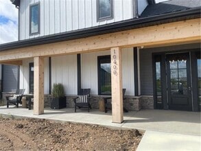 5370 Robinwood Ct in Chaska, MN - Building Photo - Building Photo