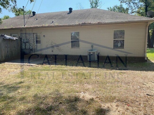 1046 Gina Cir in Jacksonville, AR - Building Photo - Building Photo