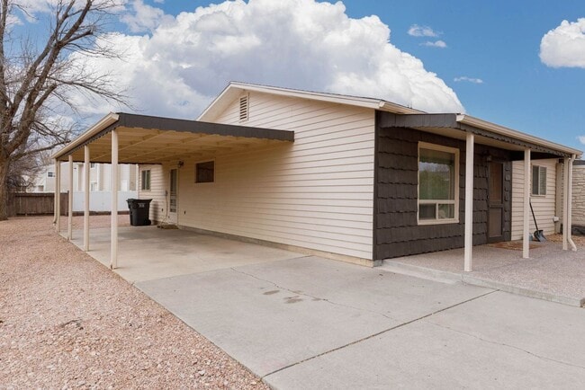 429 W Franklin Spencer St in Richfield, UT - Building Photo - Building Photo