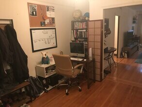 30-83 Crescent St, Unit D6 in Queens, NY - Building Photo - Building Photo