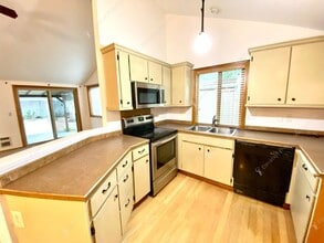 1435 SE Lostine Cir in Bend, OR - Building Photo - Building Photo