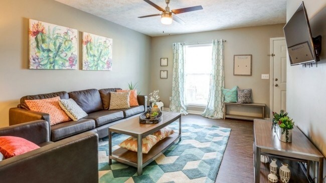 The Block Townhomes in Starkville, MS - Foto de edificio - Building Photo