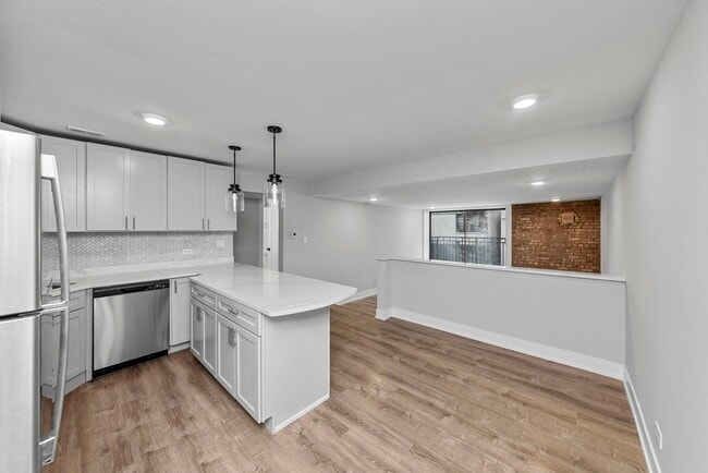 property at 1220 N La Salle Dr