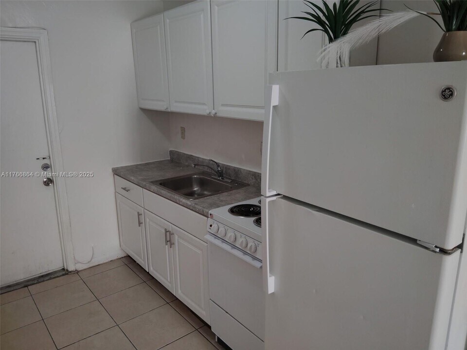 519 NW 8th Ave in Fort Lauderdale, FL - Building Photo