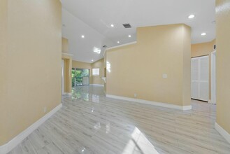 13 Vía De Casas Sur in Boynton Beach, FL - Building Photo - Building Photo