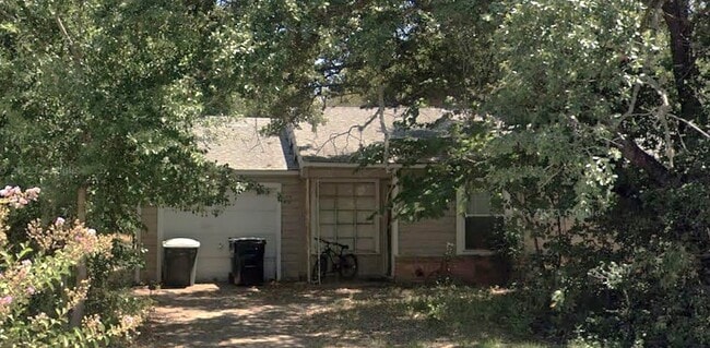 708 Inlow Blvd in College Station, TX - Foto de edificio - Building Photo