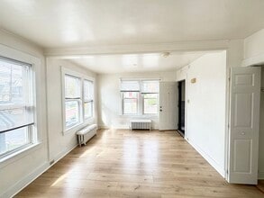 304 Elizabeth Ave, Unit 2 in Pittsburgh, PA - Building Photo - Building Photo