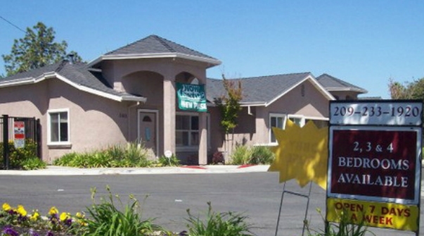 Castle Gardens in Atwater, CA - Foto de edificio - Building Photo