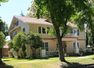 320 W Walnut St in Lodi, CA - Building Photo - Building Photo