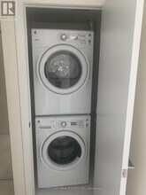 2220 Lake Shore Blvd W in Toronto, ON - Building Photo - Building Photo