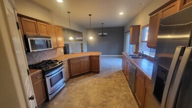 20374 Aberdeen Dr in Bend, OR - Building Photo - Building Photo