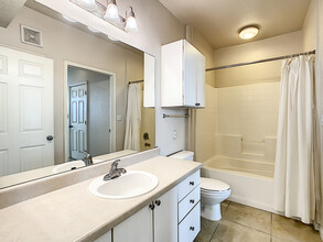 911 N Orange Ave, Unit 441 in Orlando, FL - Building Photo - Building Photo