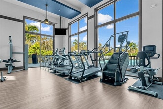 81 West in Ft. Myers, FL - Foto de edificio - Building Photo