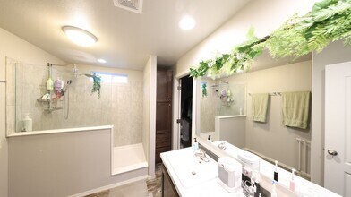 926 Donald Ave in Oak Harbor, WA - Building Photo - Building Photo