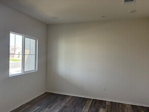 10115 Breitenbush Ave in Bakersfield, CA - Building Photo - Building Photo