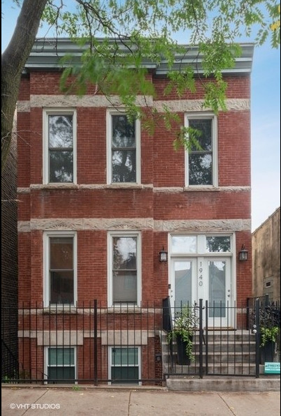 1940 N Hoyne Ave in Chicago, IL - Building Photo