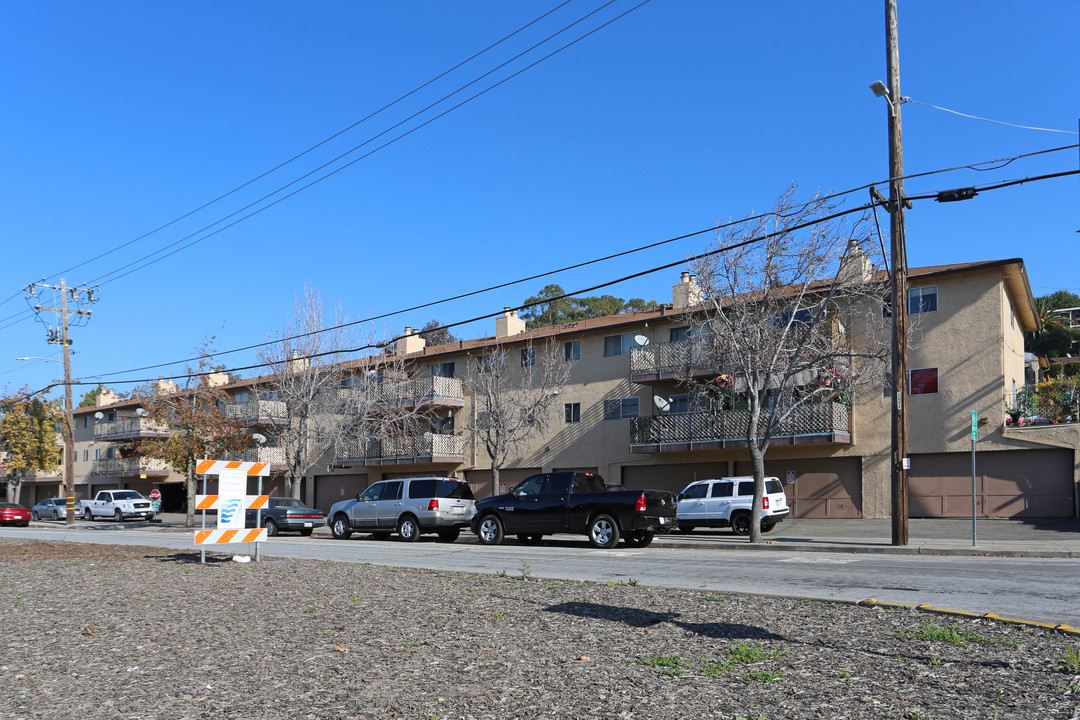 Amber Terrace in San Leandro, CA - Building Photo