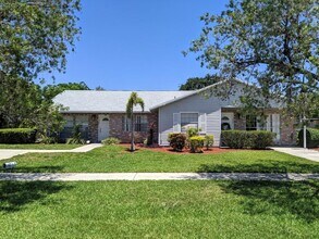 1352 Riverside Cir in Wellington, FL - Building Photo - Building Photo