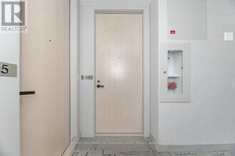 28 Interchange Wy in Vaughan, ON - Building Photo - Building Photo