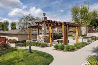 Brighton Park Apartments in Claremont, CA - Foto de edificio - Building Photo