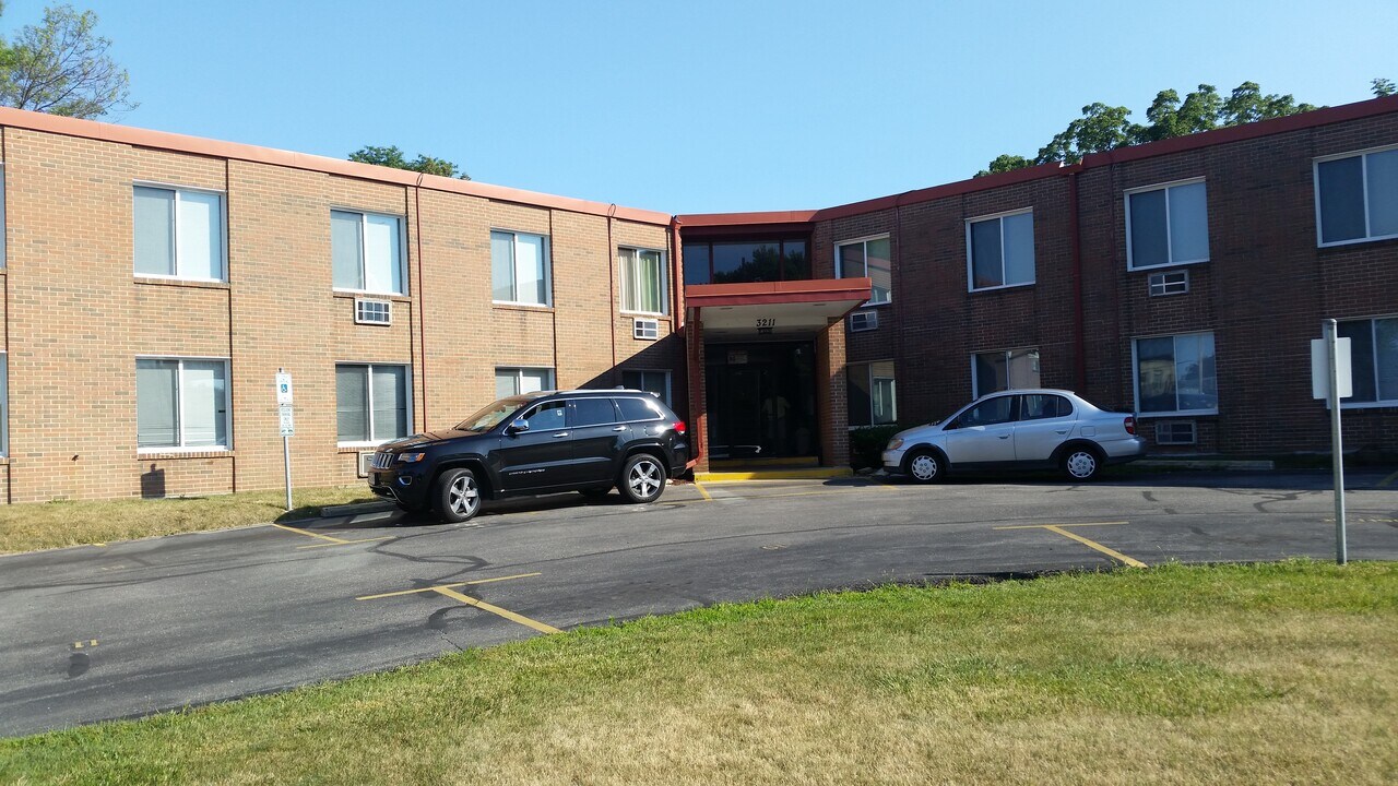 3211 Durand Ave in Racine, WI - Building Photo