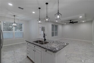 5604 N Crown Point in Pharr, TX - Building Photo - Building Photo