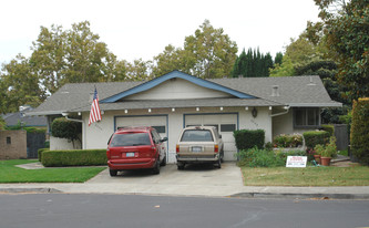 2000 Town & Country Ln Apartments