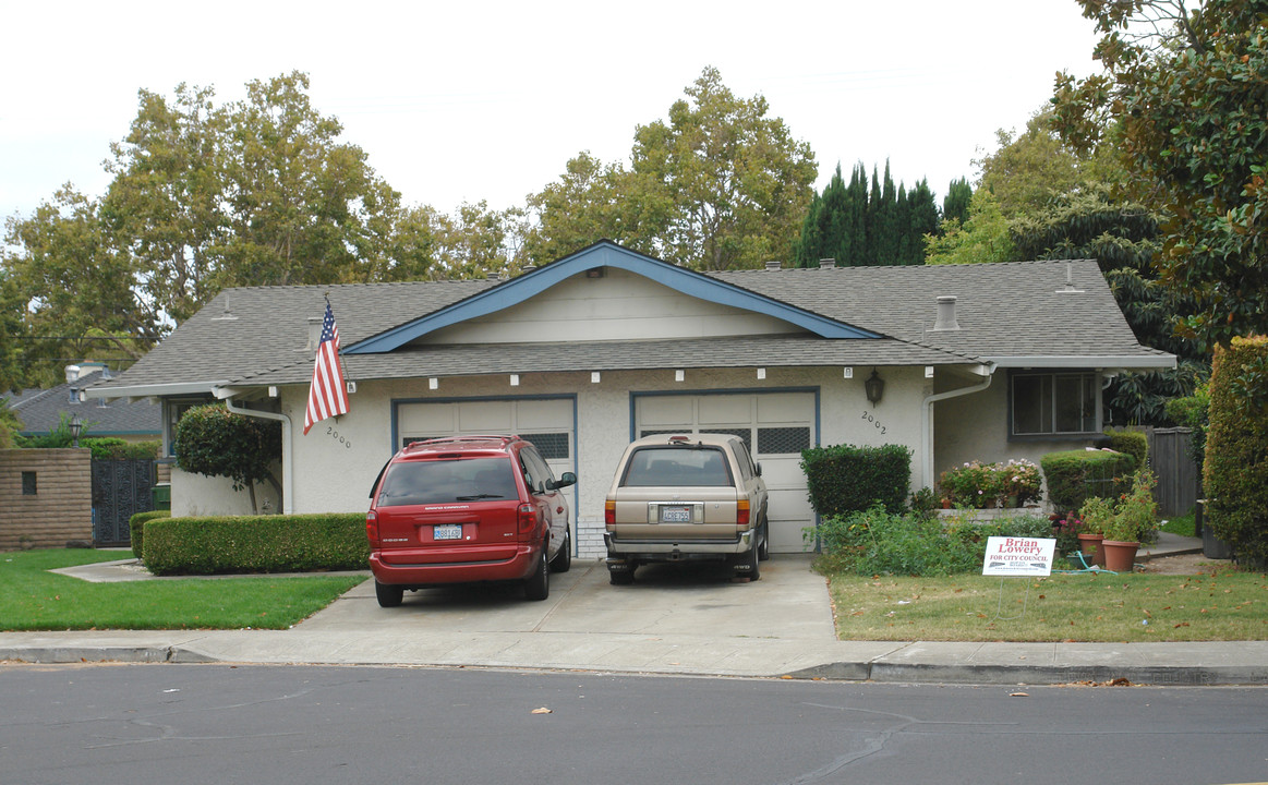 2000 Town & Country Ln in Santa Clara, CA - Building Photo