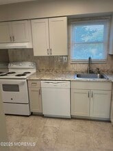 72 Manchester Ct in Freehold, NJ - Building Photo - Building Photo