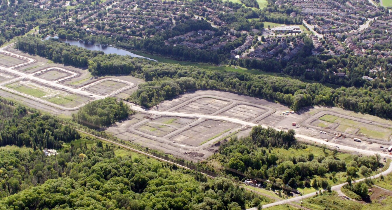 Kanata Lakes in Ottawa, ON - Building Photo