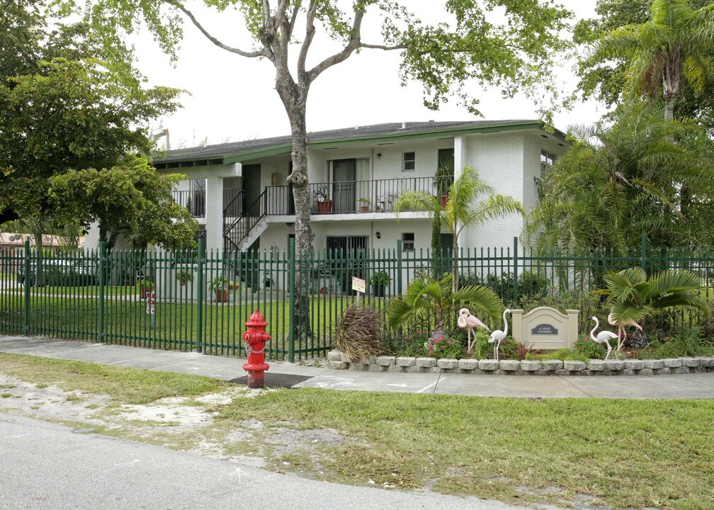 Le Mirage Condominium in Miami, FL - Building Photo