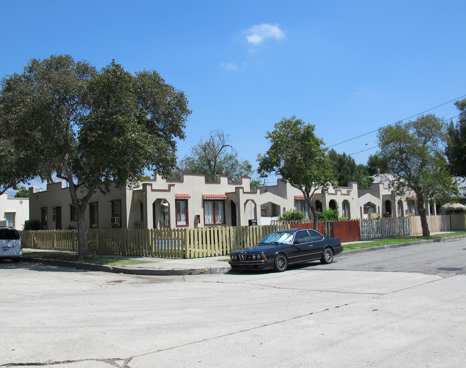 217 E 7th St in Pomona, CA - Building Photo