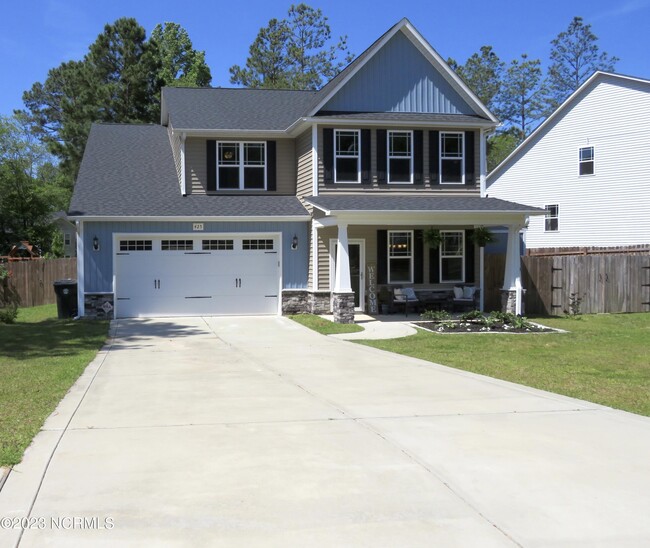 property at 425 Palisades Dr