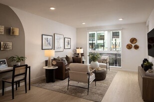 1001 N Shoreline Blvd in Mountain View, CA - Building Photo