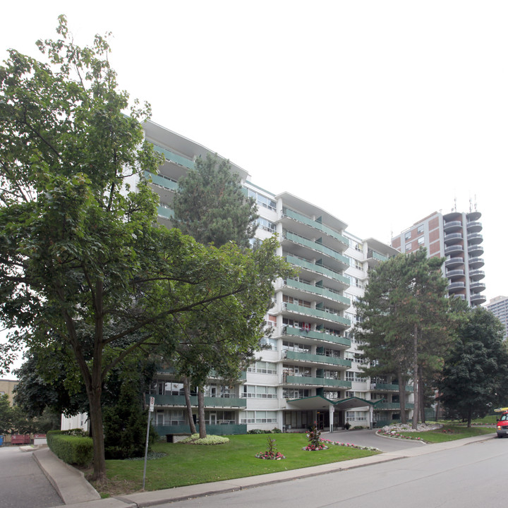 33 Erskine Ave in Toronto, ON - Building Photo