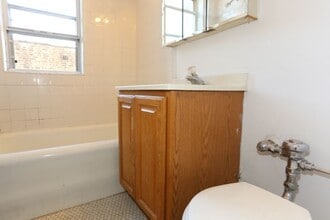 701 W Belmont Ave, Unit A06C in Chicago, IL - Foto de edificio - Building Photo