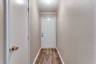 403 Live Oak Dr in Mansfield, TX - Foto de edificio - Building Photo