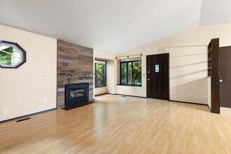 4617 SE 48th Av in Portland, OR - Building Photo - Building Photo