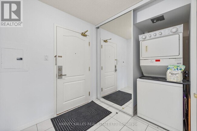 18 Wanless Ave in Toronto, ON - Building Photo - Building Photo
