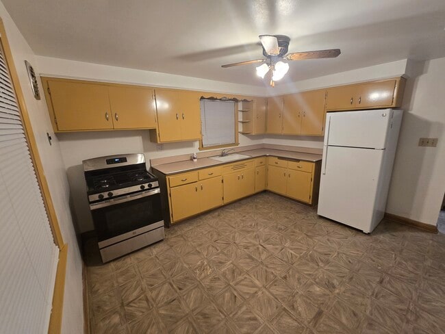 5702 W Oklahoma Ave, Unit 5702 in Milwaukee, WI - Building Photo - Building Photo