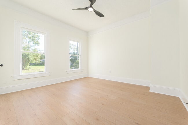 2040 N Market St in Jacksonville, FL - Building Photo - Building Photo