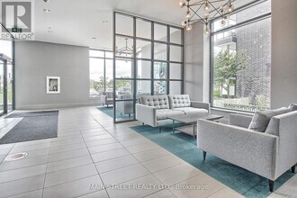 555-555 William Graham Dr in Aurora, ON - Building Photo - Building Photo