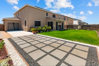 2851 Ski Bch St in Manteca, CA - Building Photo - Building Photo