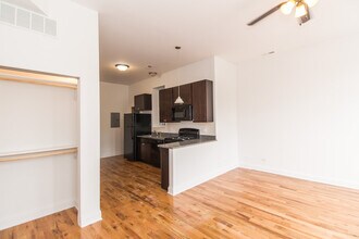 1704 W Sunnyside Ave, Unit 3 in Chicago, IL - Foto de edificio - Building Photo