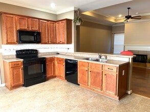 422 Holland Lakes Dr N in Pelham, AL - Building Photo - Building Photo