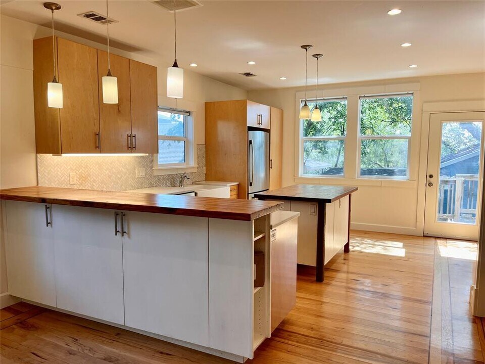 2209 E 18th St in Austin, TX - Building Photo