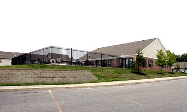 Lynhurst Park Apartments in Indianapolis, IN - Foto de edificio - Building Photo