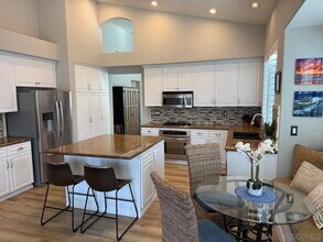5254 Caminito Exquisito in San Diego, CA - Building Photo - Building Photo